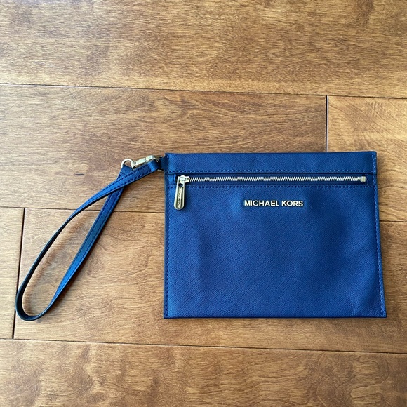 Authentic Michael Kors wristlet - Navy Blue - USED in great condition - Picture 1 of 8